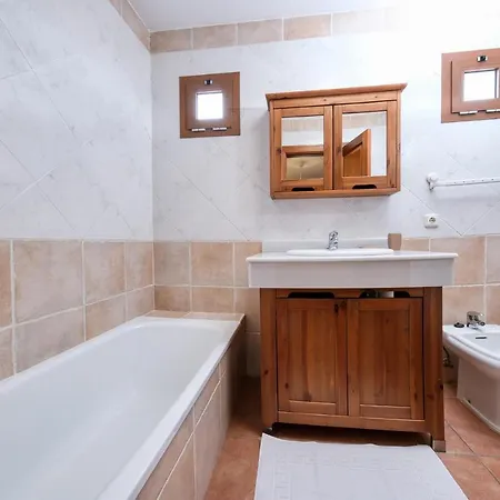 Casa Elin-shared Pool, Fast Wifi Ferienhaus Costa Teguise