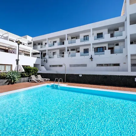 Ferienhaus Casa Elin-shared Pool, Fast Wifi Costa Teguise