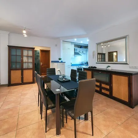 Casa Elin-shared Pool, Fast Wifi *