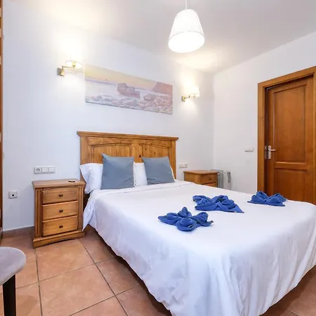Casa Elin-shared Pool, Fast Wifi Costa Teguise